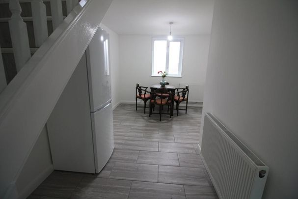 4 bedroom semi-detached house to rent - Photo 1