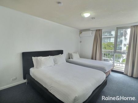 Beautifully Renovated Apartment in the Heart of Gladstone - Photo 2