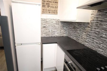 2 bedroom end of terrace house to rent - Photo 3