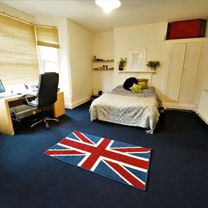 Flat 2, 18 Wellington Square, NG7 1NG, NOTTINGHAM - Photo 2