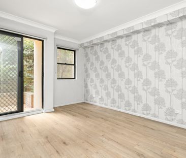 Oversized 2 Bedroom Ground Floor Unit - Photo 6