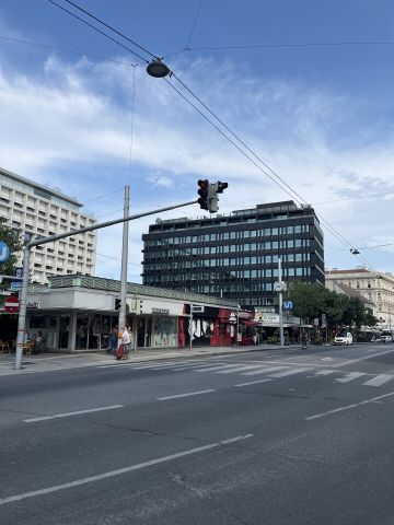 Exklusives Wohnen direkt am Rochusmarkt - 2-Zimmer-Wohnung mit 11 m² Loggia in 1030 Wien zu mieten - Photo 2