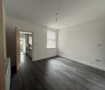 4 bedroom terraced house to rent - Photo 4