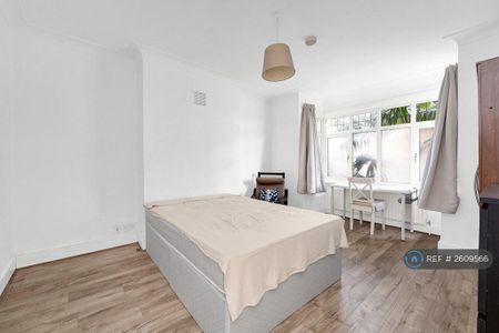 4 bedroom semi-detached house to rent - Photo 5