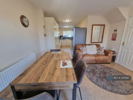 3 bedroom terraced house to rent - Photo 3