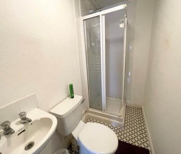 1 bedroom in a house share to rent - Photo 6