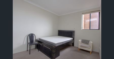 Modern 2 Bed Apartment Living in Merrylands - Photo 3