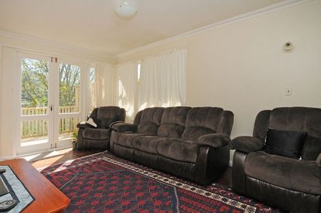 Two bedroom in Wadestown - Photo 2