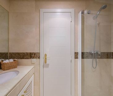 Luxury Flat for rent in Benahavís, Spain - Photo 1