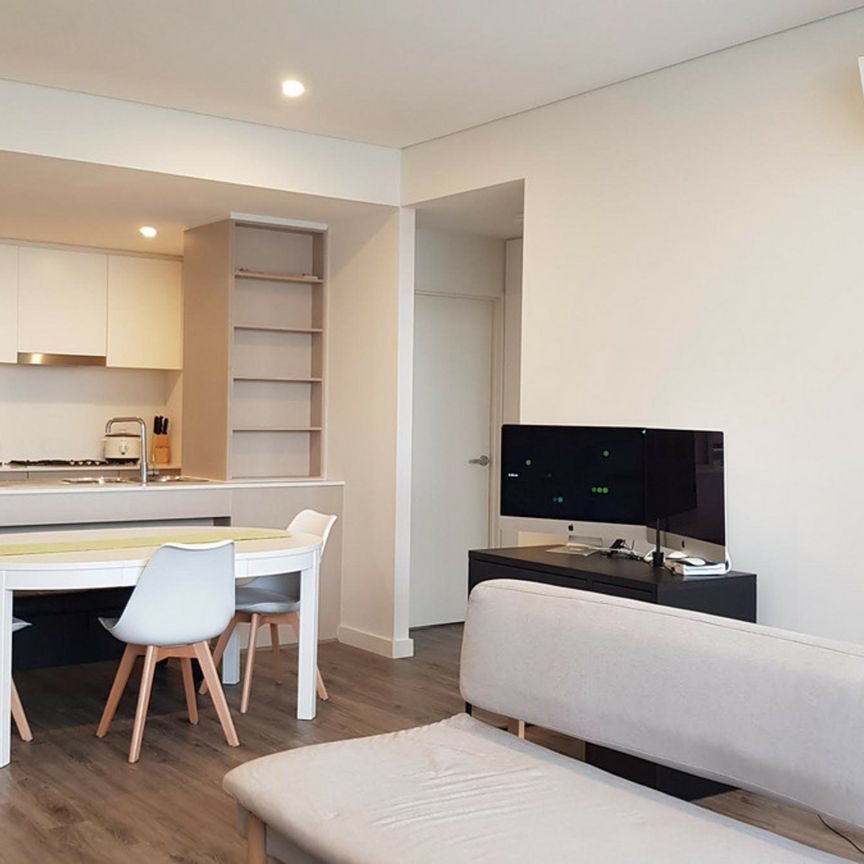 Spacious 2 Bedroom Unit - Great Location! - Photo 1