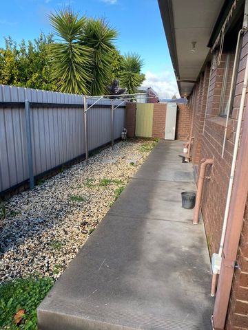 Neat and Tidy 2 Bedroom Unit - Photo 5