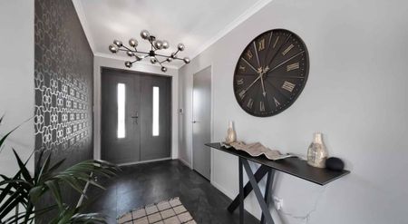 Gorgeous 4 Bedroom in Whalers Gate - Photo 2