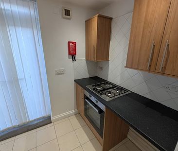 2 Bed Terraced House, Yelverton Road, CH42 - Photo 5