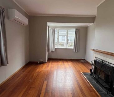 THREE BEDROOMS - ROSLYN - Photo 5