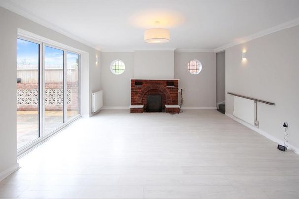 3 bedroom detached bungalow to rent - Photo 1