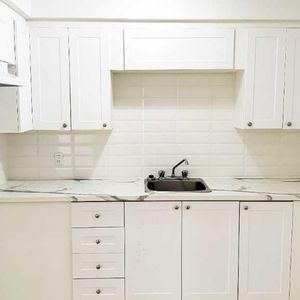 Très beau 3 1/2 rénové - Photo 2