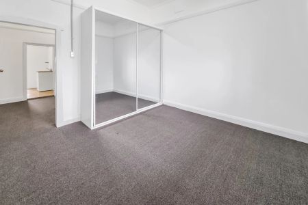 Two Bedroom Half House - Photo 2