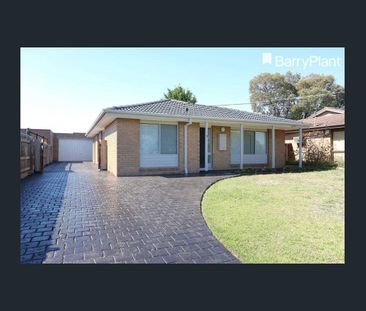 FAMILY HOME IN GREAT LOCATION! - Photo 5