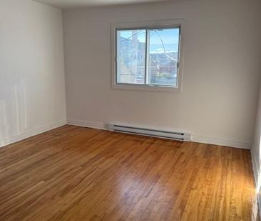 GRAND 3 1/2 A LOUER A ST. LEONARD, D'UN TRIPLEX - Photo 2