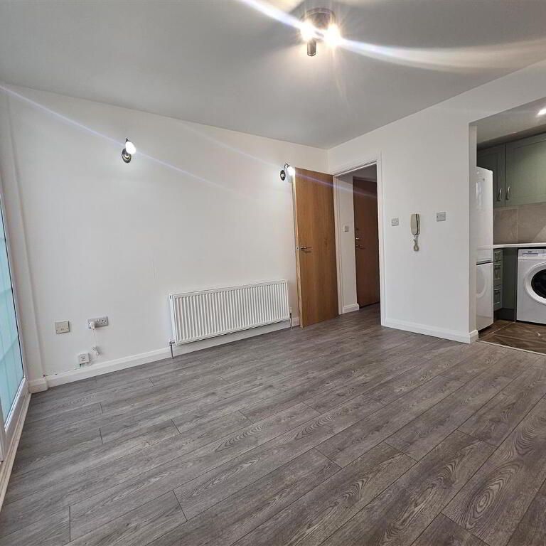 8c Lesley Heights, Glassillan Grove, Greenisland, Carrickfergus, BT38 8TB - Photo 1