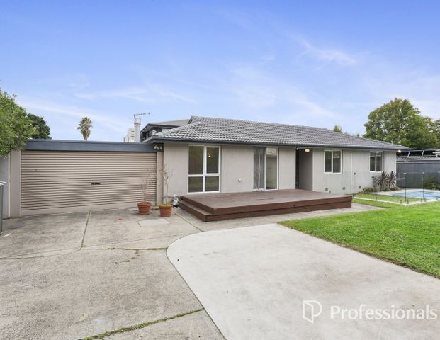 Spacious Bayside Family Home with Exceptional Versatility - Photo 1