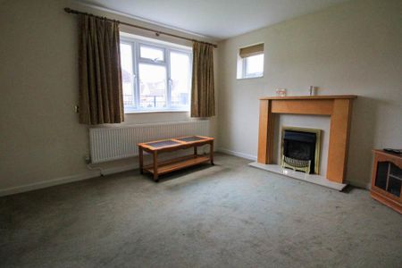 5 bedroom semi-detached house to rent - Photo 2