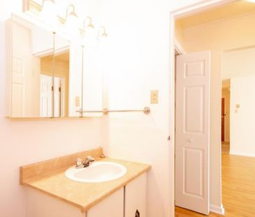 Elroy Apartments - Photo 3