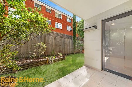 Ground Floor Garden Apartment Conveniently Located - Photo 4