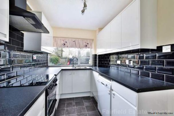 3 bedroom property to rent in Hertfordshire - Photo 1