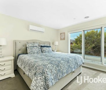 Prestigious Lakeside Living! - Photo 4