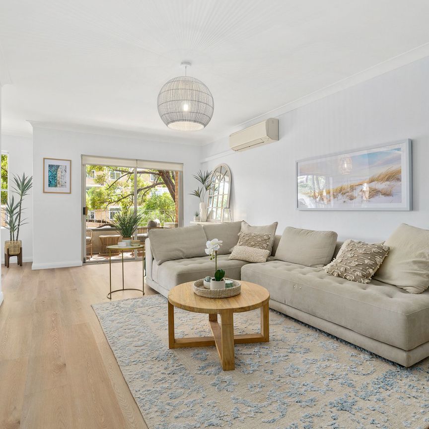 Easy-Care Modern Haven With Water Glimpses - Photo 1