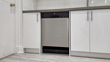 For Lease - 69 Gloucester Street, Toronto, Ontario - Photo 2