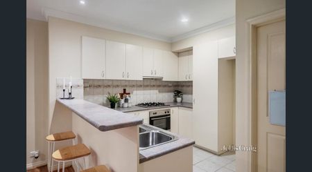 10/3 McKelvie Court, Glen Waverley - Photo 3