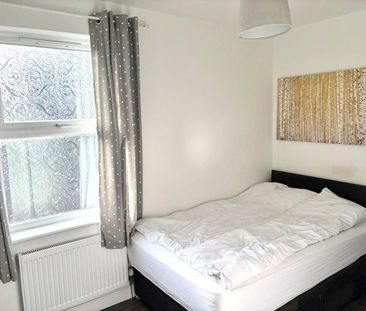 Sydney Street, Boston, Property for rent - Photo 2