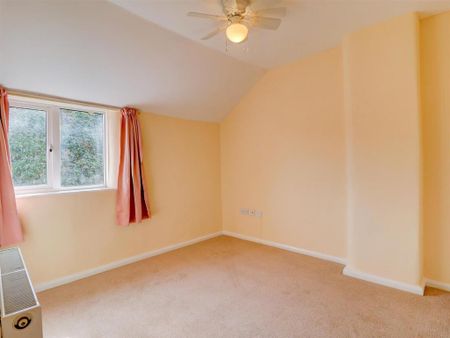 2 bedroom end of terrace house to rent - Photo 4