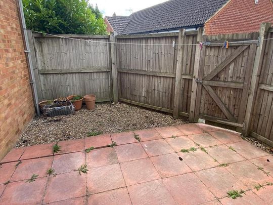 2 bedroom end of terrace house to rent - Photo 1