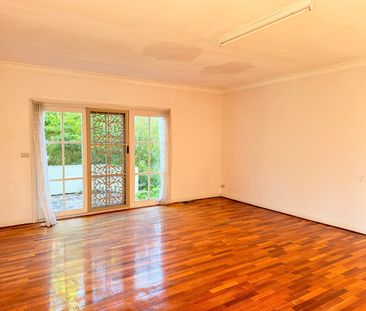 Elegant 5-Bedroom Family Home in Prime Balwyn North Location - Photo 4