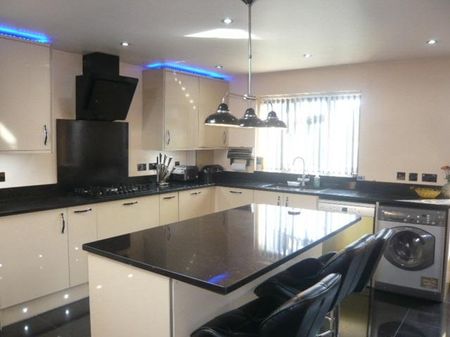 4 bedroom house to rent - Photo 2