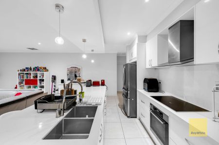 Spacious and Modern Family Home with Comfort, Style, and Convenience - Photo 4