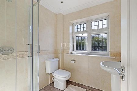 6 bedroom detached house to rent - Photo 4