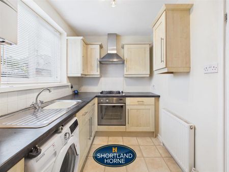 2 bedroom maisonette to rent - Photo 4