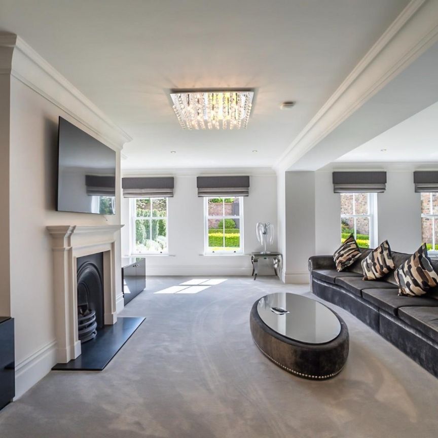 6 bedroom House To Let Total Size: 5046 SQ FT - Photo 1