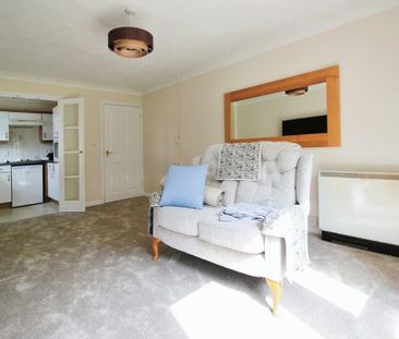 1 bedroom ground floor flat to rent - Photo 1