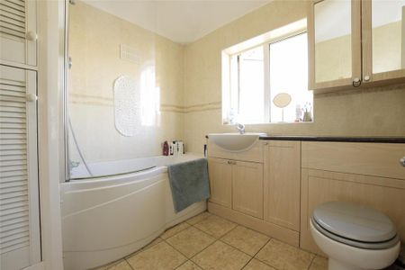 3 bedroom semi-detached house to rent - Photo 5