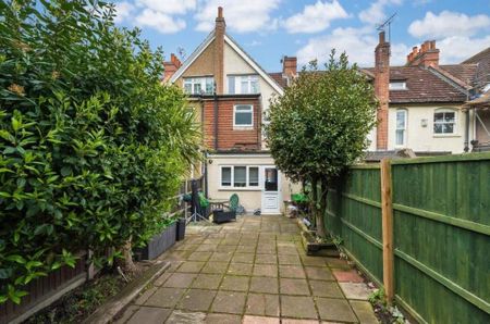 4 bedroom semi-detached house to rent - Photo 5