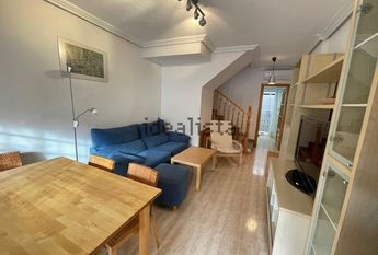 Alquiler de chalet adosado en Calle los Rosales