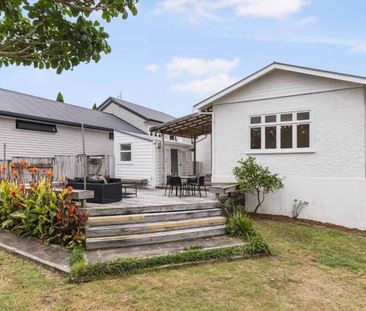 4 Bedrooms Mount Eden - Photo 3