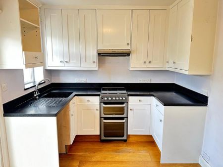 4 bedroom flat to rent - Photo 5