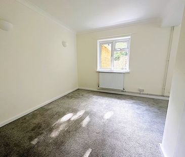 A 3 Bedroom Ground Floor Flat Instruction to Let in Bexhill-on-Sea - Photo 4