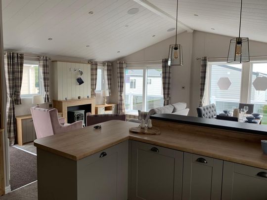 3 bedroom chalet to rent - Photo 1